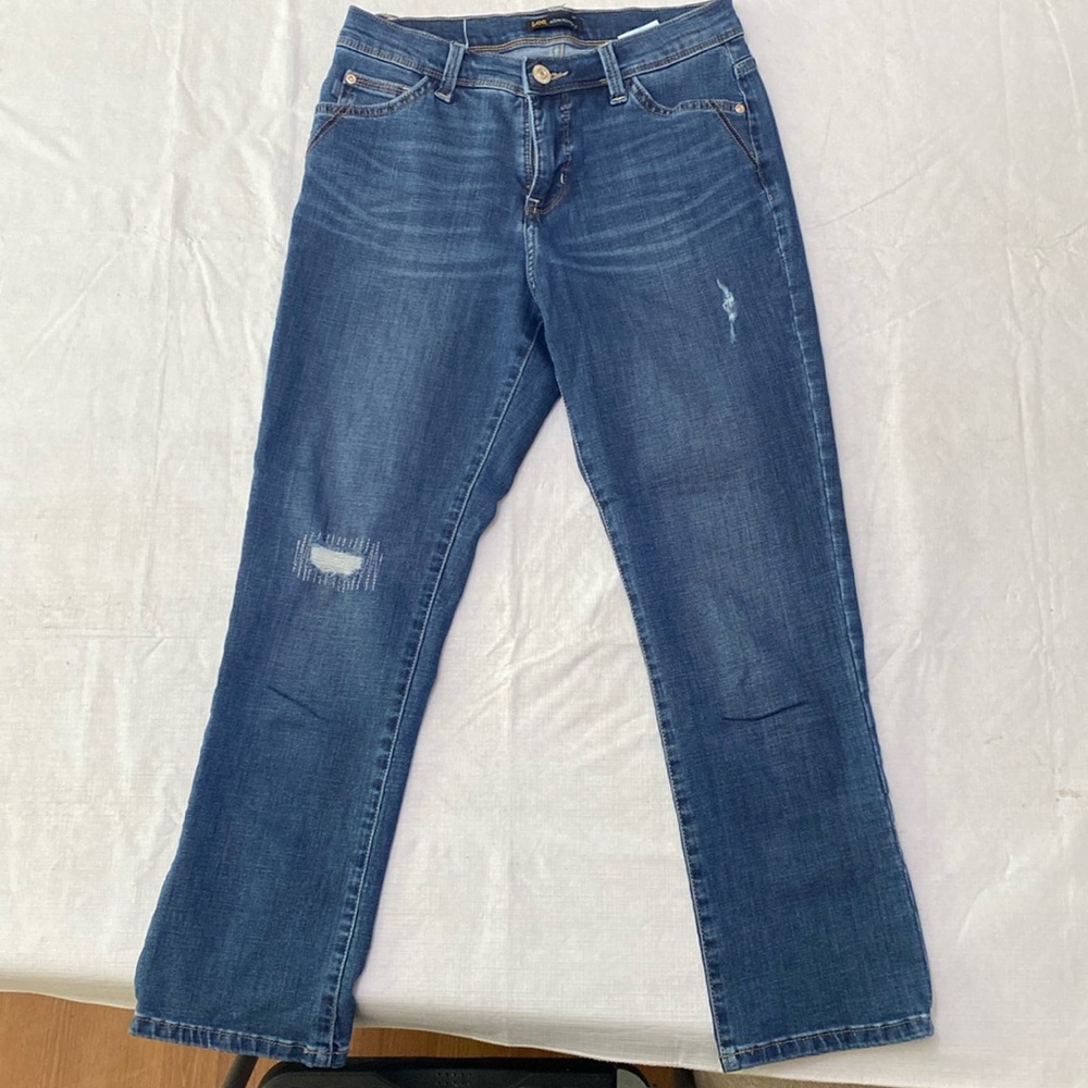Lightly distressed jeans in good condition size 4